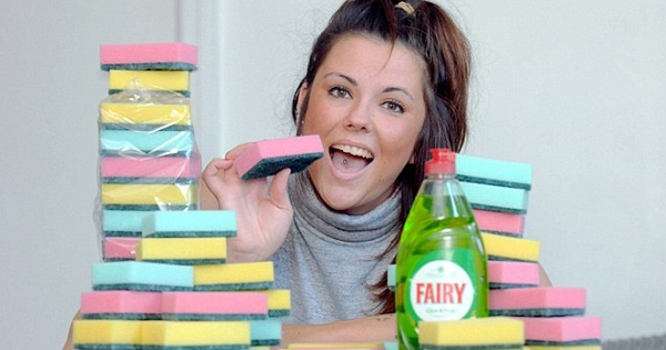 This Woman Eats Up To 20 Kitchen Sponges EVERY DAY Because...