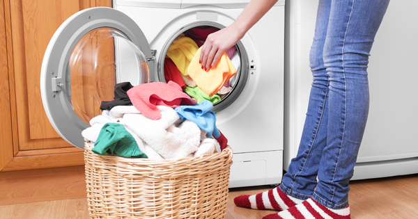 She Pours Vinegar In Her Washing Machine, Then Does THIS. The Reason Why? BRILLIANT!