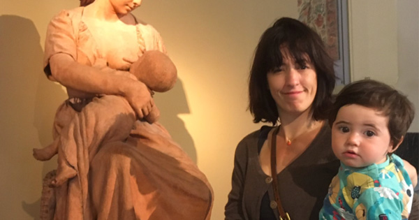 Breastfeeding Mom Has The Perfect Response After Museum Staff Tells Her To 'Cover Up'